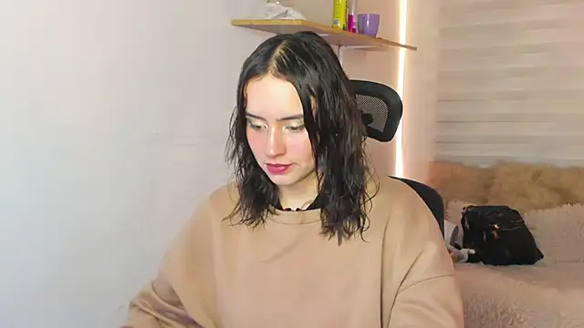 Emily Lindey online show from October 18, 3:31 am