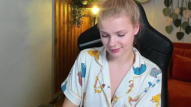 LilitRosen online show from October 21, 7:40 pm