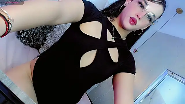 Daniela Embeer  online show from November 19, 12:05 pm