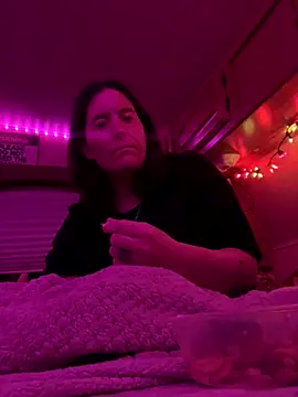 JT83FL online show from November 1, 1:10 am