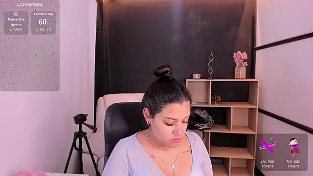 MelodySnow online show from November 13, 8:41 pm