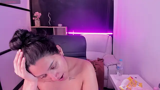 MelodySnow online show from November 8, 8:36 pm