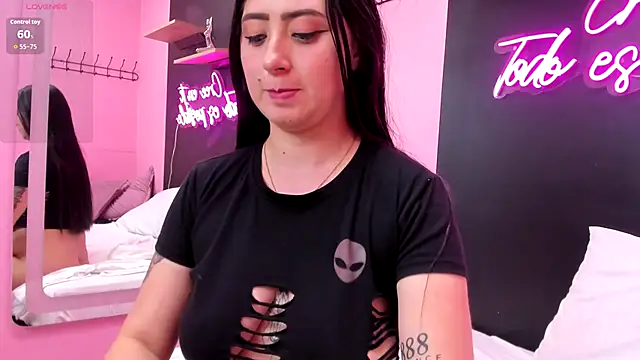 JuliethCruz  online show from December 14, 8:03 pm