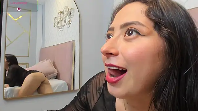 JuliethCruz  online show from February 5, 9:29 pm