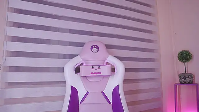 Meggie  online show from December 3, 12:13 am