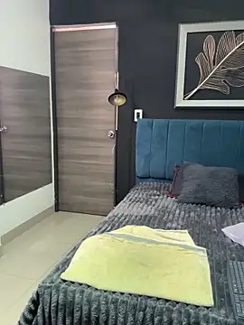 valentina herrrera online show from April 1, 7:00 pm