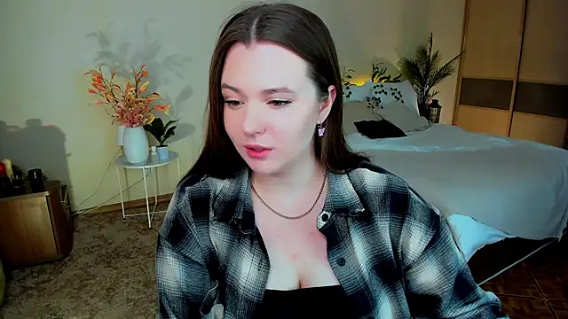 Moonvelle online show from November 14, 11:10 am