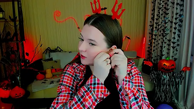 Moonvelle online show from October 27, 12:12 pm