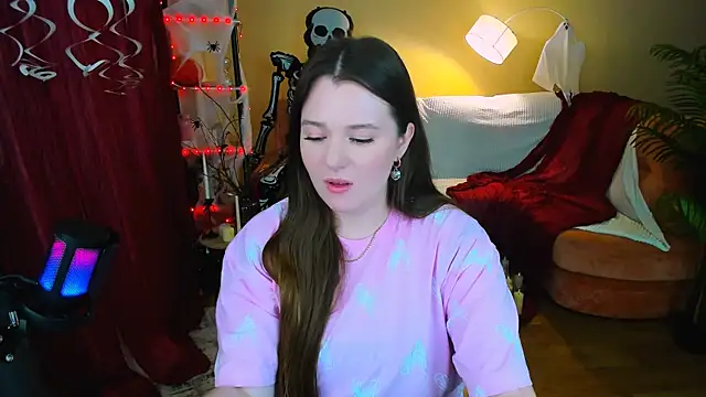 Moonvelle online show from October 29, 12:31 pm