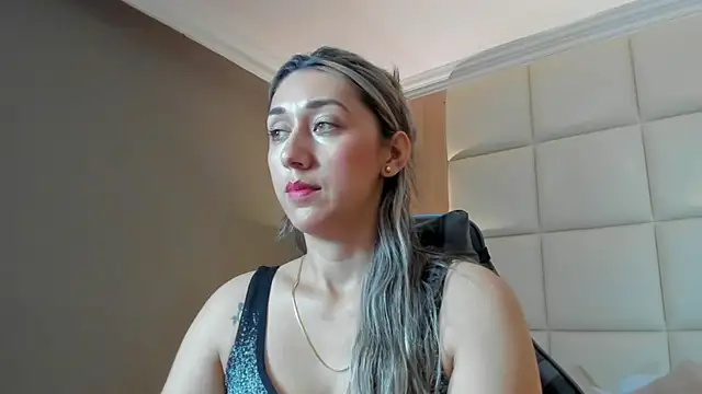 karlyy  online show from November 18, 2:01 am