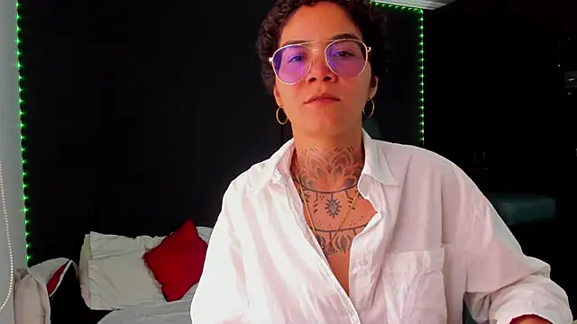 anaroa01 online show from November 8, 3:28 pm