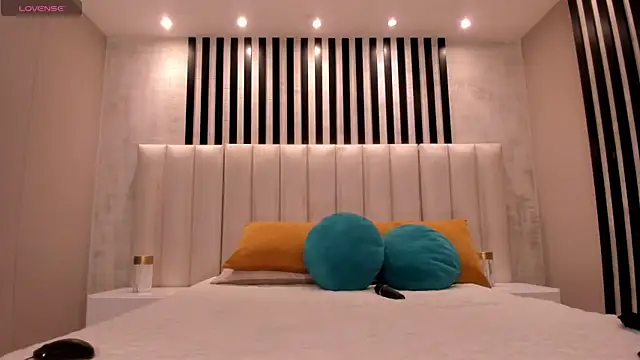 ScarlettBlaze  online show from March 26, 12:40 pm