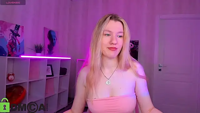 LinaRayy online show from November 22, 8:50 am