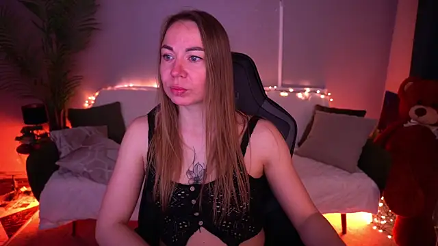 VixenMuse online show from April 5, 8:08 pm