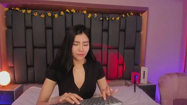 TanyaBello online show from December 4, 1:24 pm