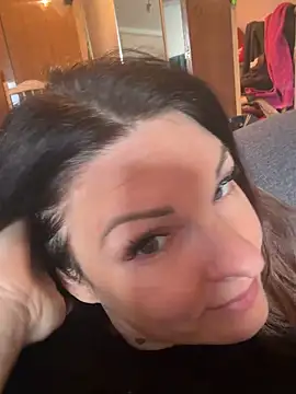 kinkysarahx online show from April 6, 9:54 am