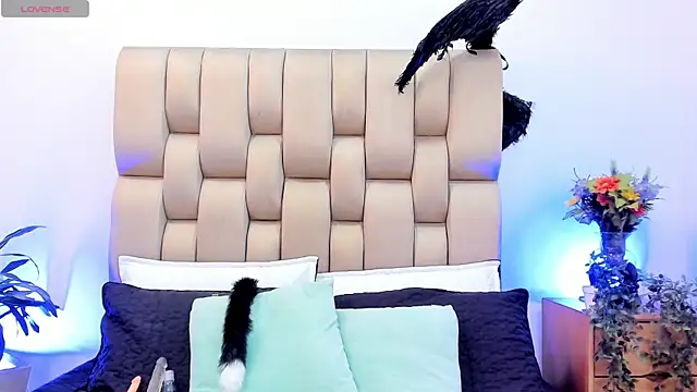 Zoebecker online show from October 18, 12:30 pm