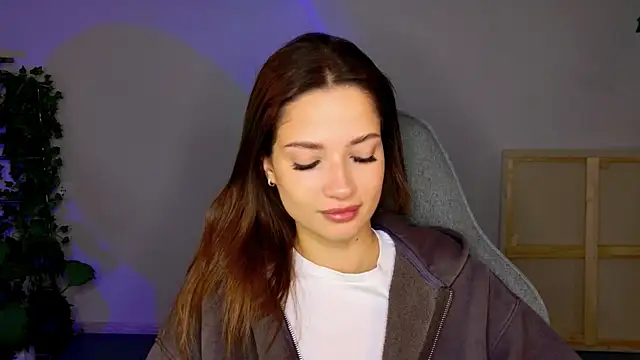 KiraVair online show from November 8, 9:36 am