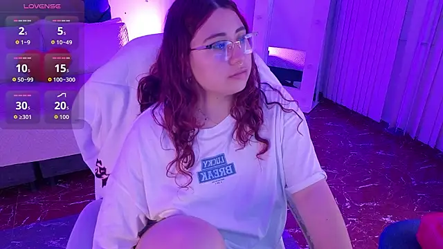 littlee red online show from February 2, 9:25 pm