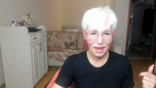 DianaDelana online show from October 28, 10:10 am