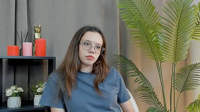 FabiolaCowing online show from October 19, 1:13 pm