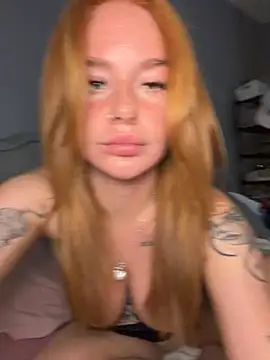 Ellieskyyee1 online show from August 4, 9:10 pm