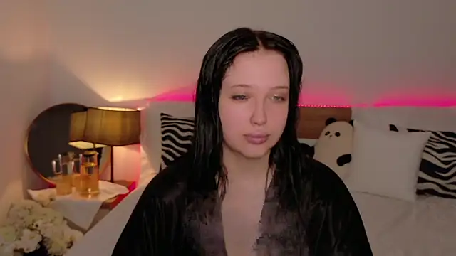 Felicia Herceg online show from November 7, 10:04 pm