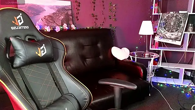 Mystery Mary online show from November 18, 11:11 am