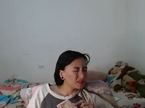 fresita streamer online show from November 22, 5:21 am