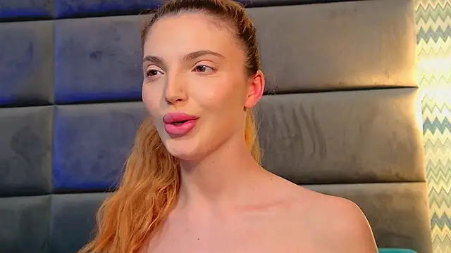 LaraSynn online show from March 2, 7:15 am