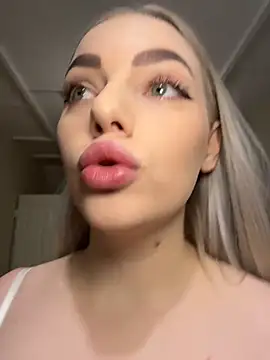 HugeBoobsAlice online show from February 27, 5:07 am