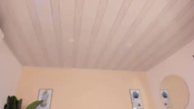 YariRose online show from November 19, 1:33 pm