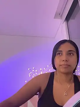 aly nicols online show from November 30, 1:32 am