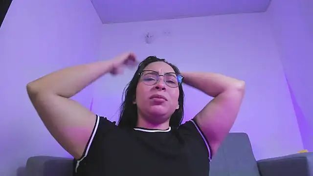 miah storm online show from December 19, 4:27 am