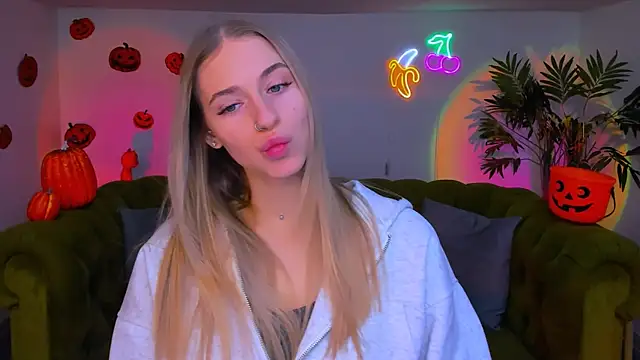 sassy cutie online show from November 11, 6:09 am