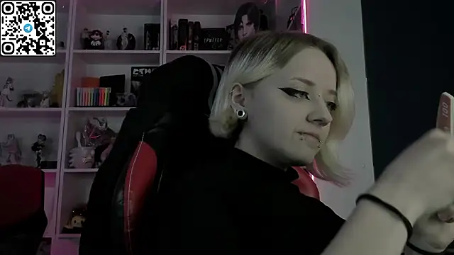 Holy Mistress S online show from March 11, 9:02 am