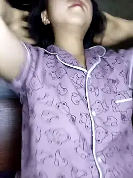 Quynhsumon online show from February 20, 3:35 pm