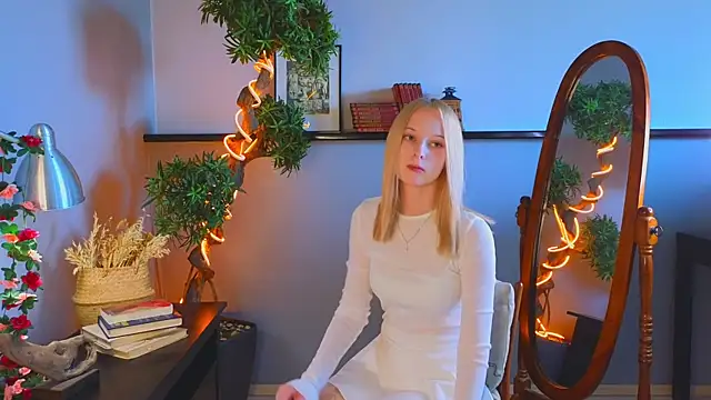 YungLyssy online show from October 22, 4:50 am