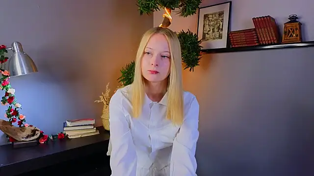 YungLyssy online show from November 7, 3:34 am