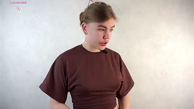 MelodyBaur online show from April 15, 1:11 pm