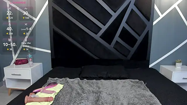 sydney miller  online show from October 28, 11:42 pm