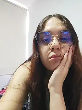 mirandahvelez online show from November 3, 6:34 pm