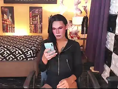 ElegantKellyUncutTS online show from November 20, 6:25 am