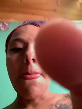 Emilyy-18 online show from October 27, 6:35 pm