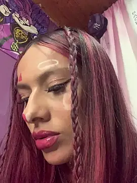 Emilyy-18 online show from October 31, 1:51 am