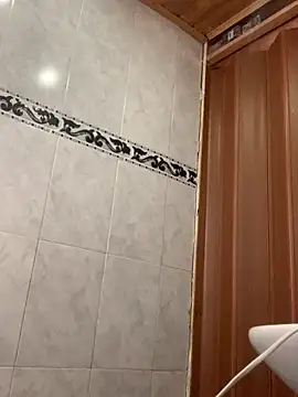 Emilyy-18 online show from November 8, 6:35 pm