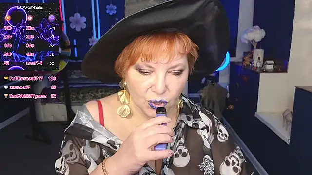 Kira Kirke online show from October 26, 9:10 pm