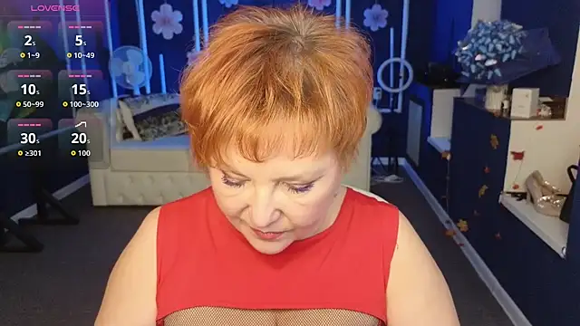 Kira Kirke online show from November 8, 11:43 pm