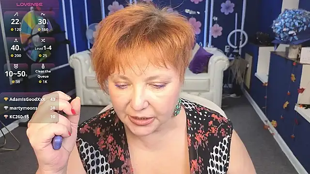 Kira Kirke online show from November 7, 1:38 pm