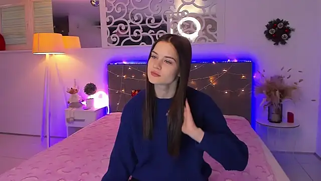 LuisaClover online show from December 20, 1:26 pm